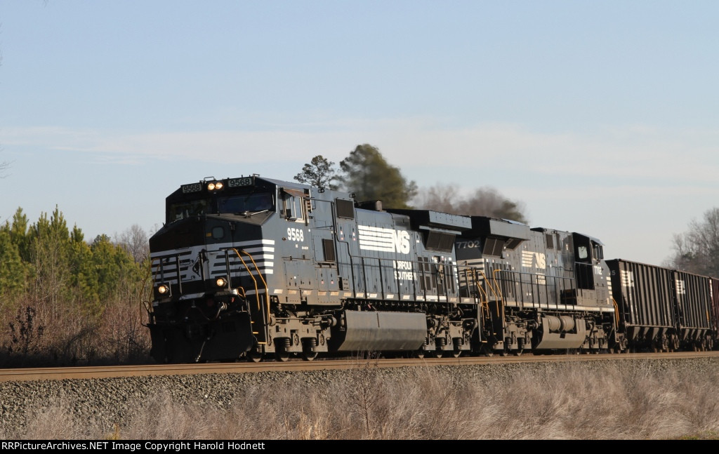 NS 9568 leads train 159 southbound